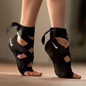 Used Nike Studio Wrap in black